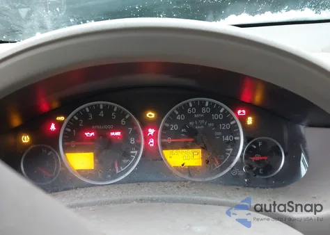 2011 Nissan Pathfinder Silver/Sv z USA, uszkodzony, nr VIN 5N1AR1NB6BC612498